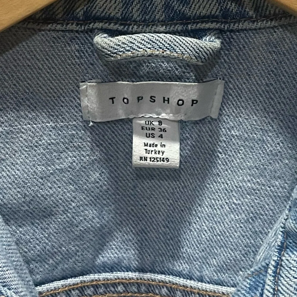 TOPSHOP Hacked off Cropped Denim Jacket in Light Wash Size 4 - Picture 5 of 7